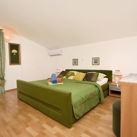 Apartment And Rooms Artina Vodice Extérieur photo