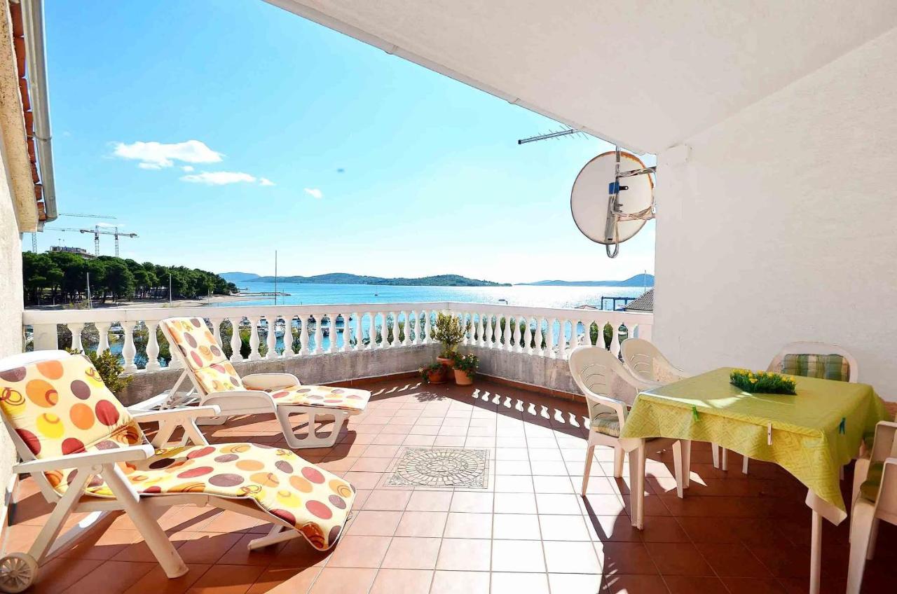 Apartment And Rooms Artina Vodice Extérieur photo