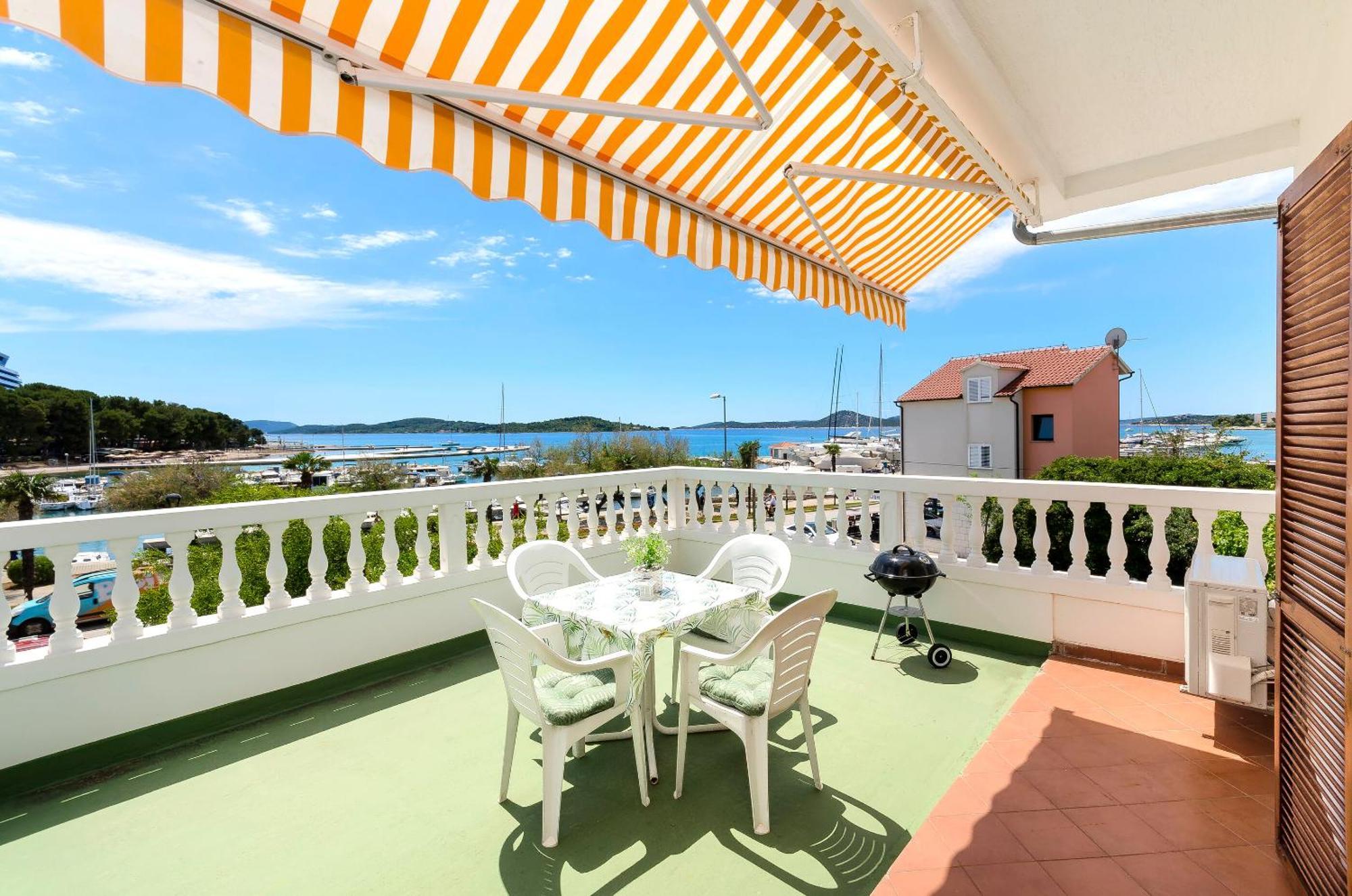 Apartment And Rooms Artina Vodice Extérieur photo