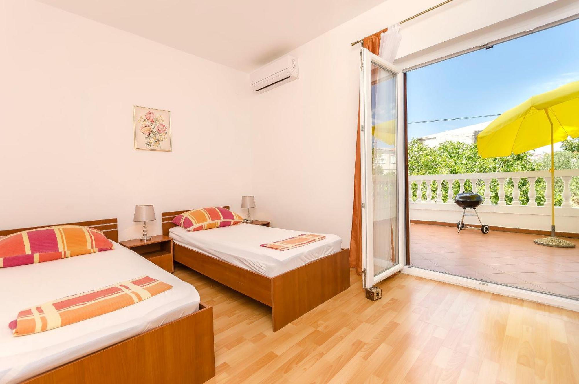 Apartment And Rooms Artina Vodice Extérieur photo