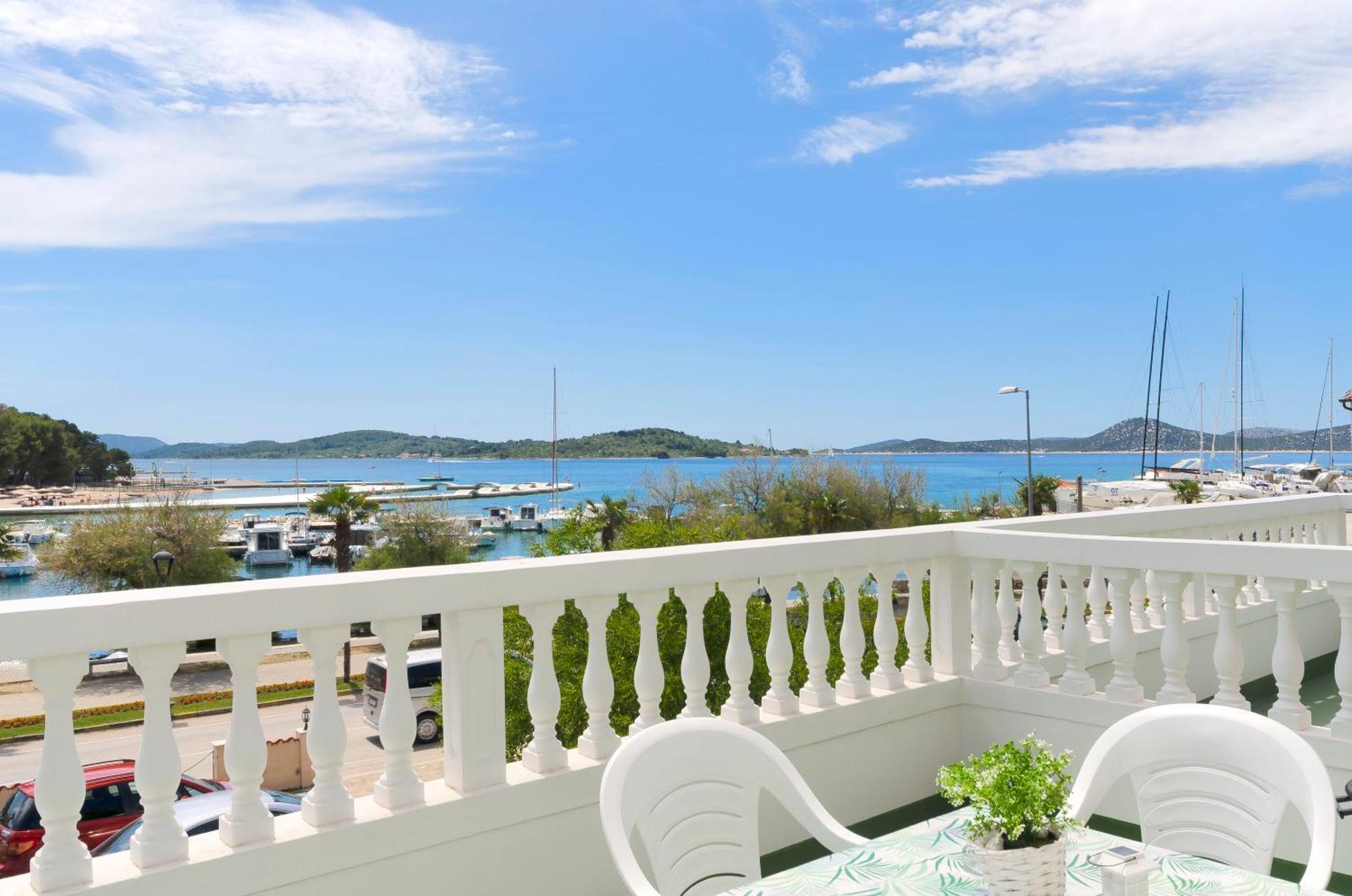 Apartment And Rooms Artina Vodice Extérieur photo