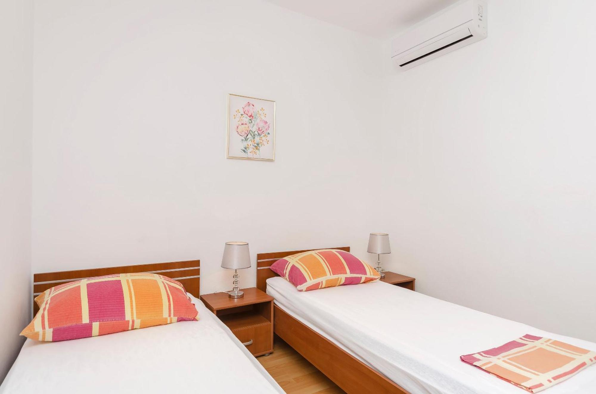 Apartment And Rooms Artina Vodice Extérieur photo