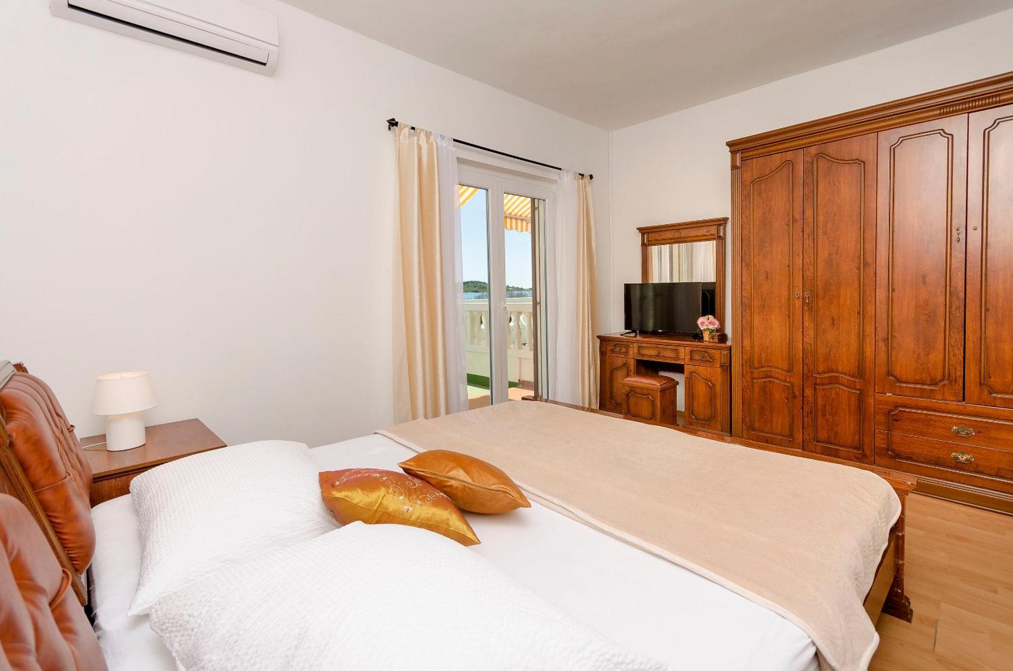 Apartment And Rooms Artina Vodice Extérieur photo