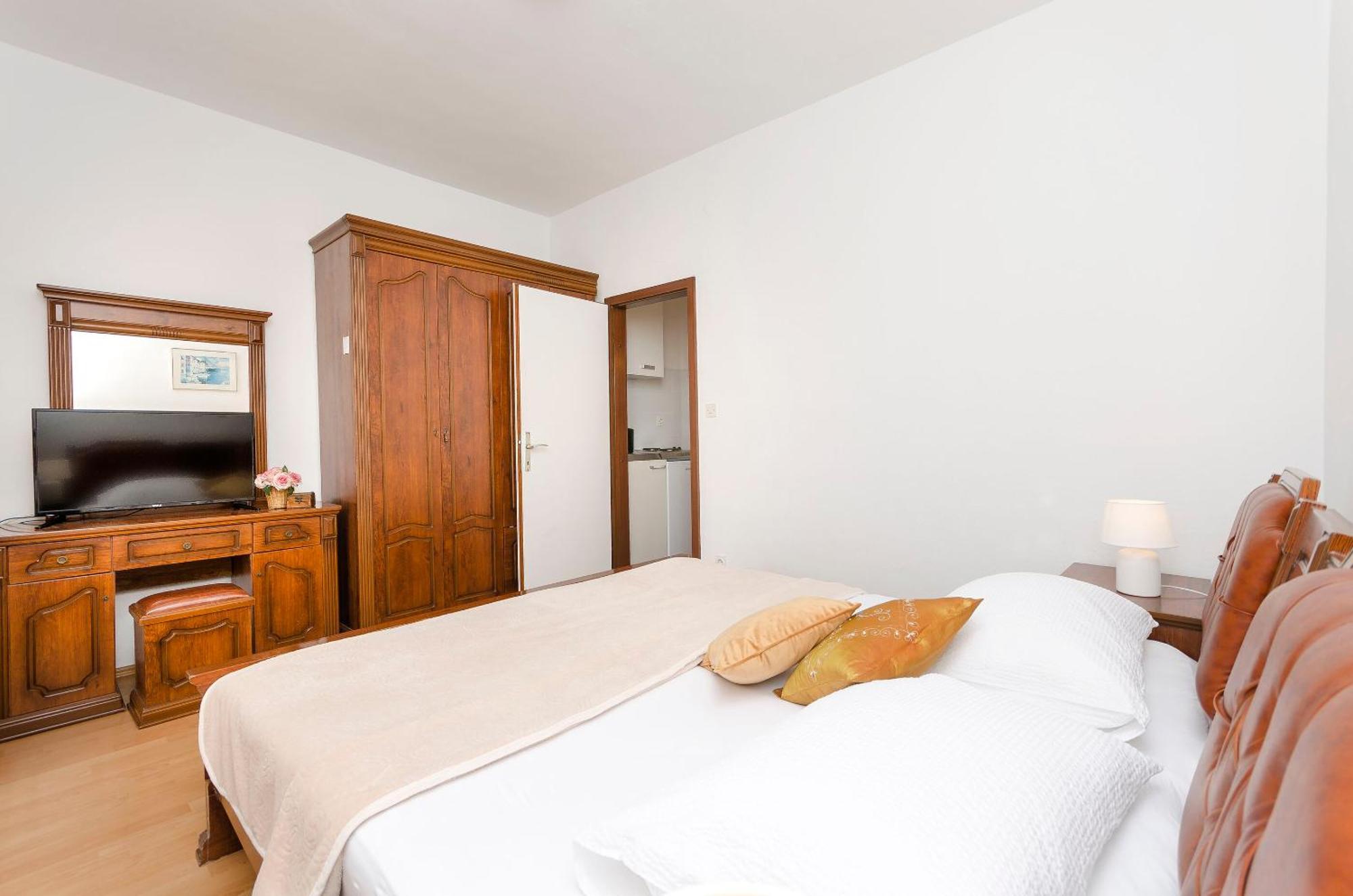 Apartment And Rooms Artina Vodice Extérieur photo